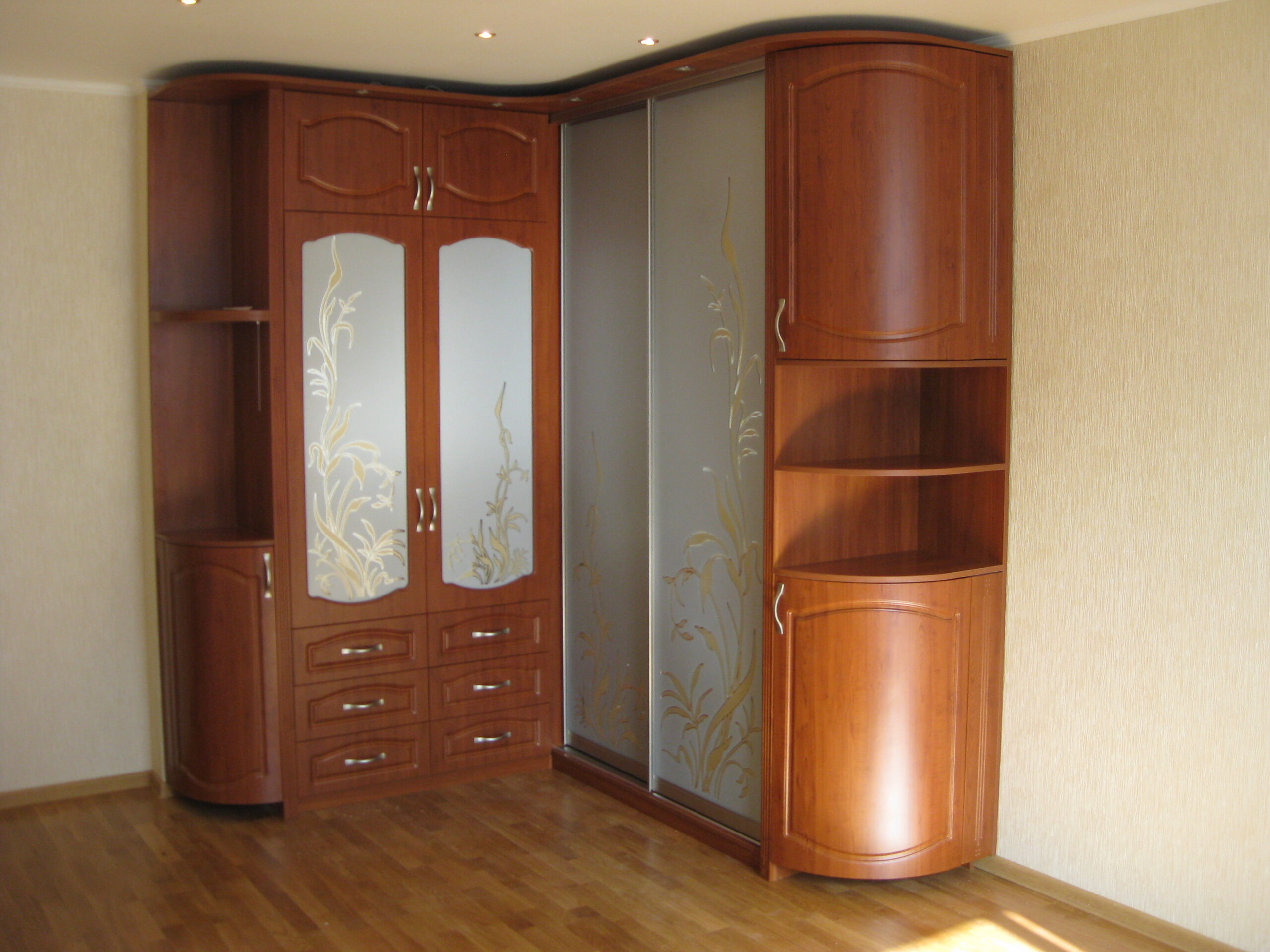 Кутова шафа з сервантом 04-007